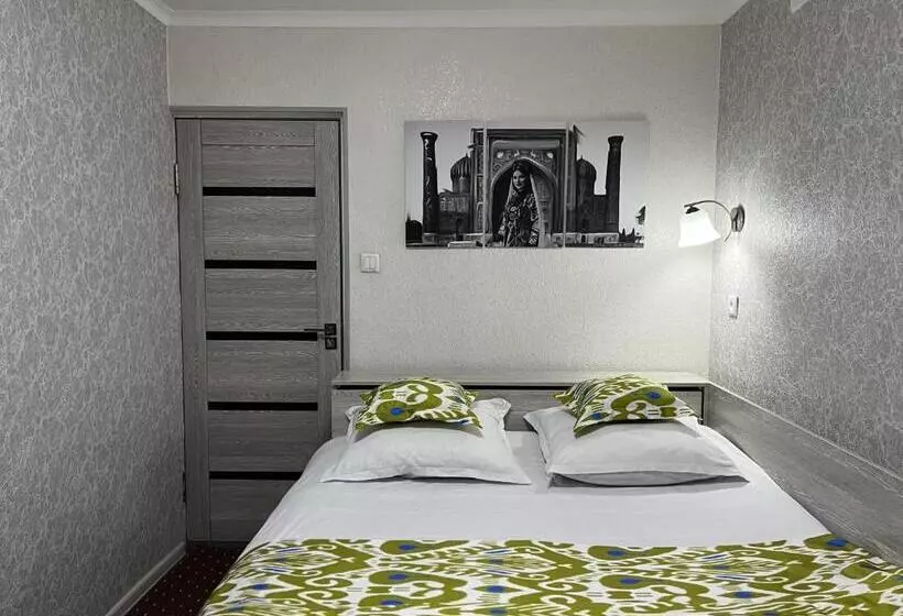 هاستل Status House