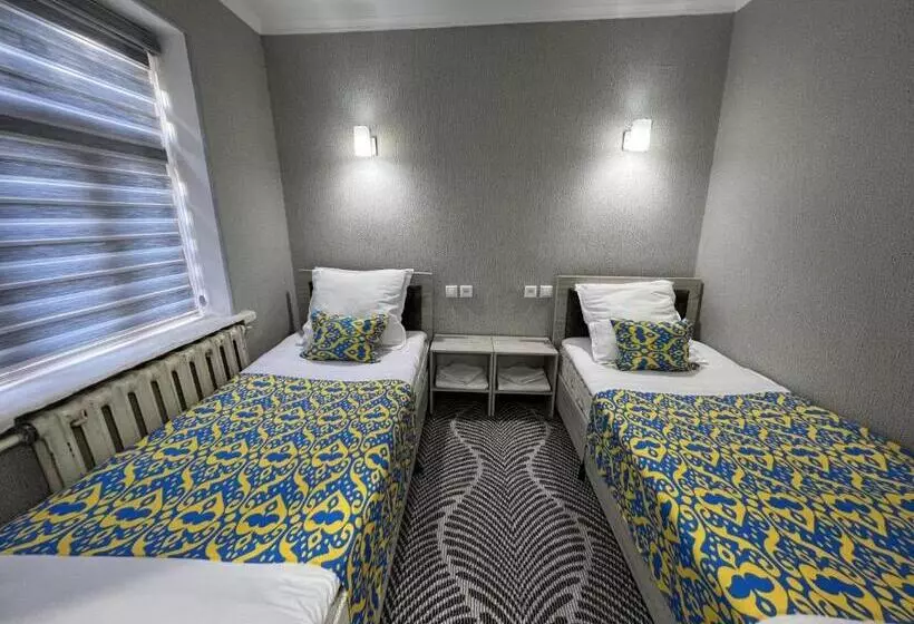 هاستل Status House