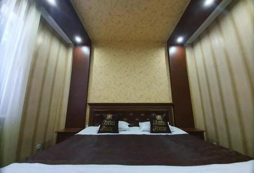 هاستل Status House