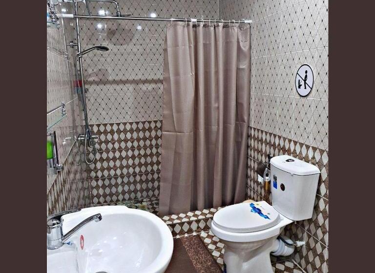 هاستل Status House