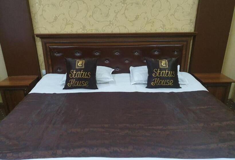 هاستل Status House