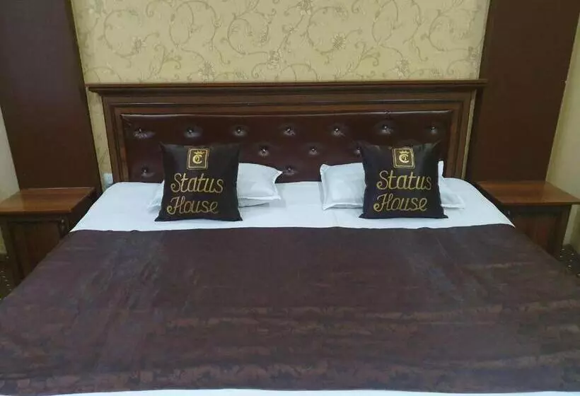 هاستل Status House