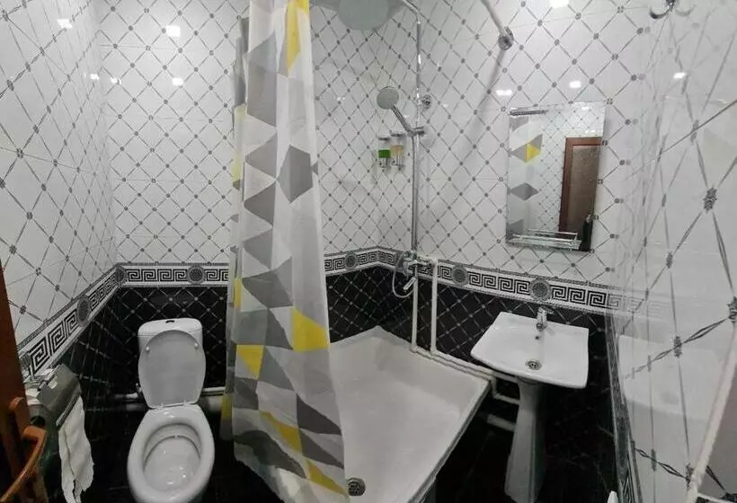 هاستل Status House