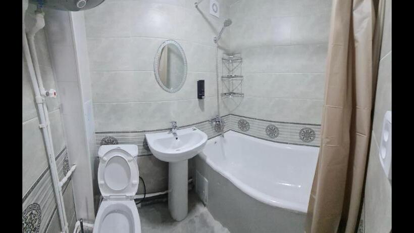 هاستل Status House