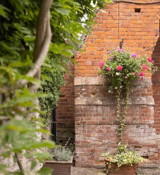 Отель Karma Salford Hall