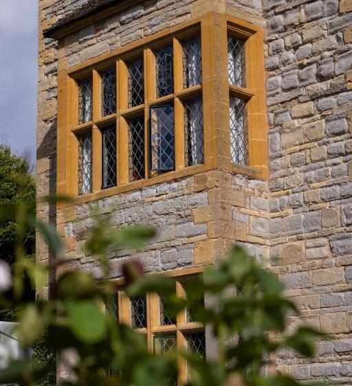 Отель Karma Salford Hall