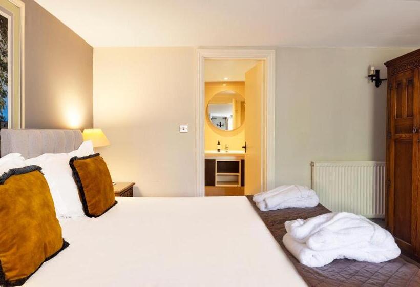 Отель Karma Salford Hall