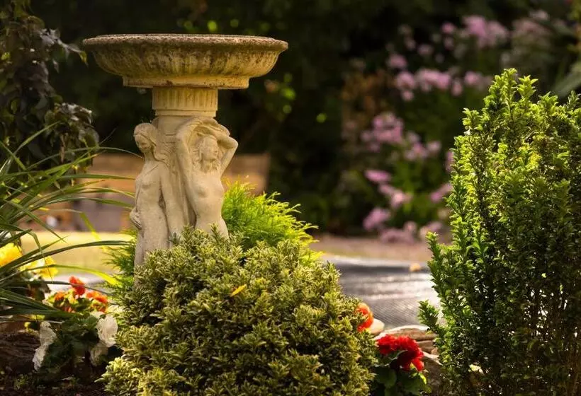 Hotelli Karma Salford Hall