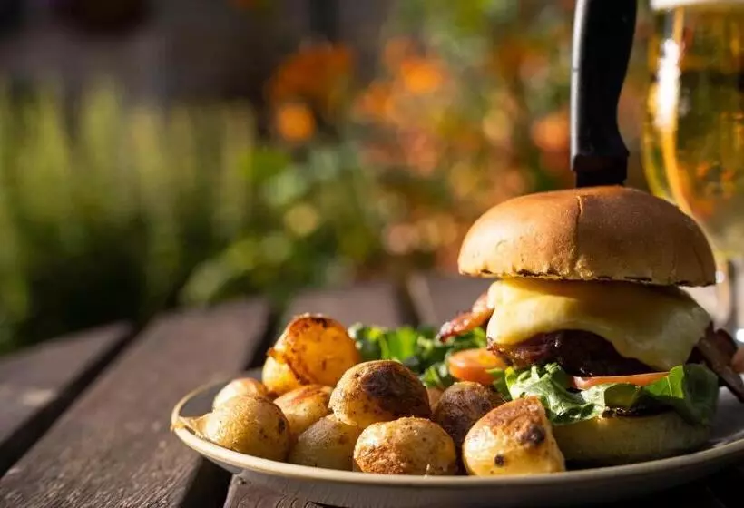 Hotelli Karma Salford Hall