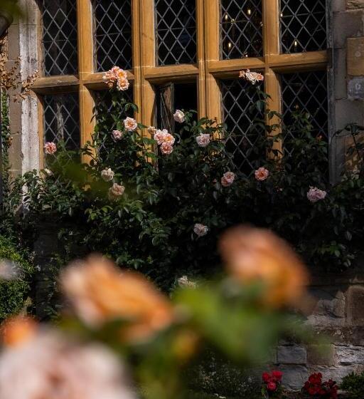 Отель Karma Salford Hall