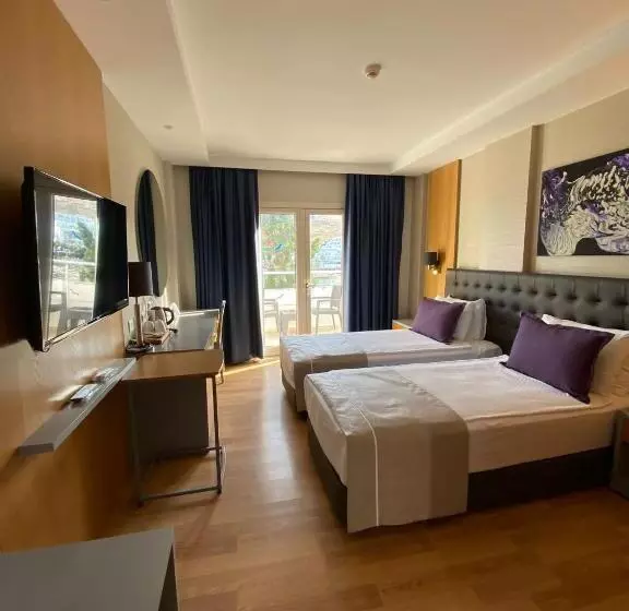 ホテル La Quinta By Wyndham Bodrum