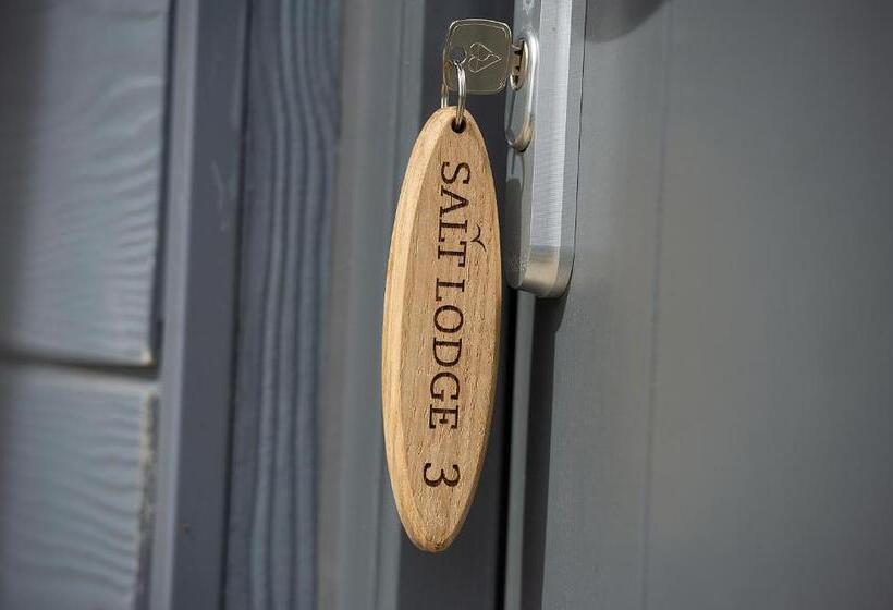 בית מלון כפרי The Salt Lodge