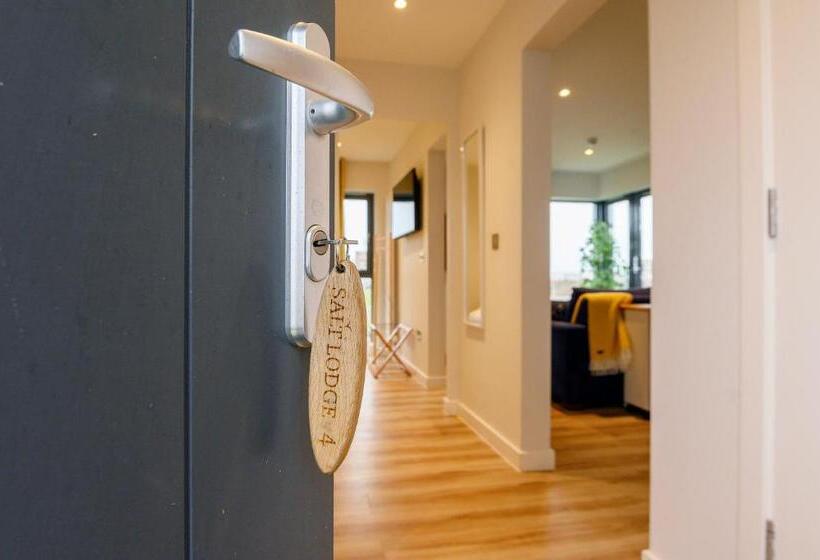 בית מלון כפרי The Salt Lodge