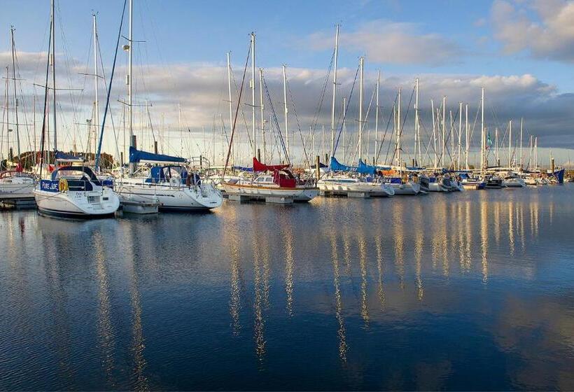 בית מלון כפרי The Salt Lodge