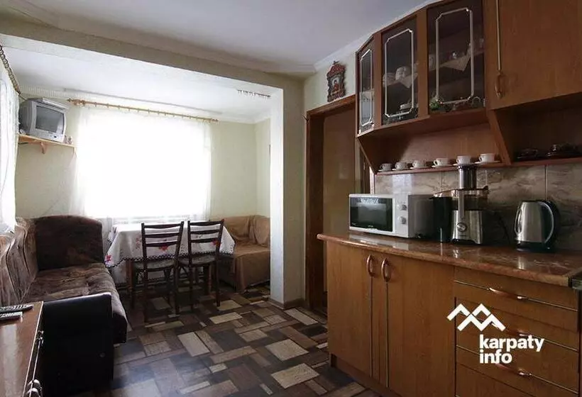 Majatalo садиба барвінок