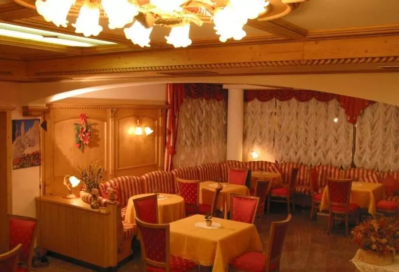 ホテル Albergo Stella Alpina