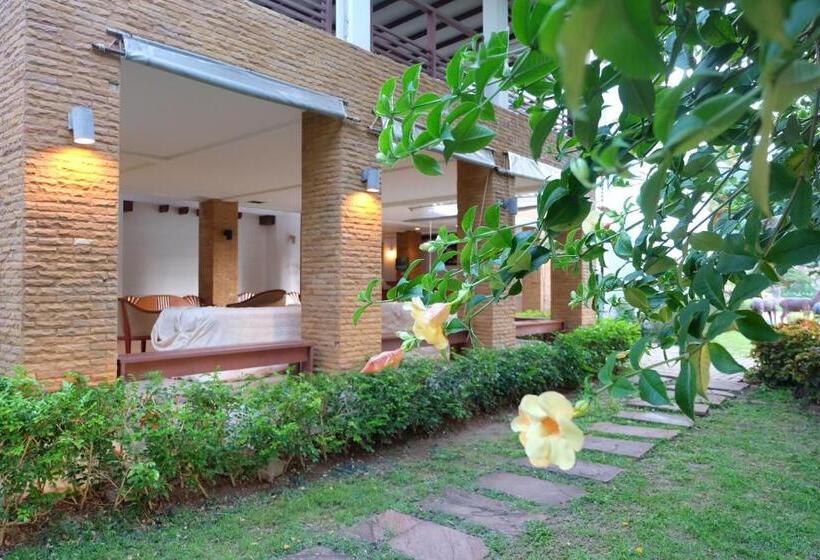 호텔 Samerdrow Khao Yai