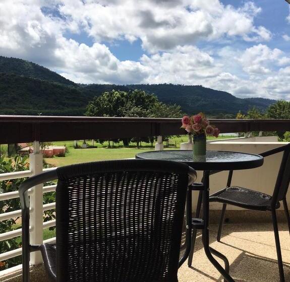 호텔 Samerdrow Khao Yai