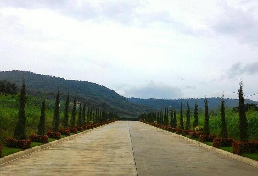 호텔 Samerdrow Khao Yai