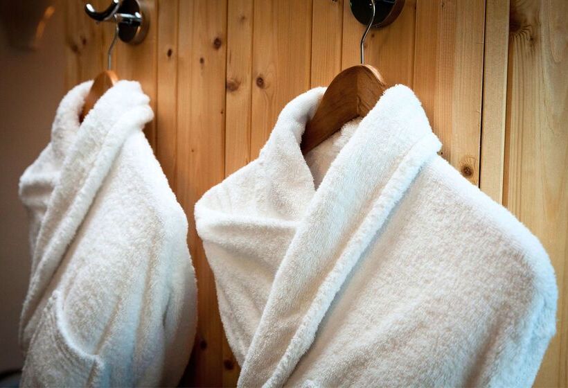 هتل Best Western Plus Hôtel Vannes Centre Ville