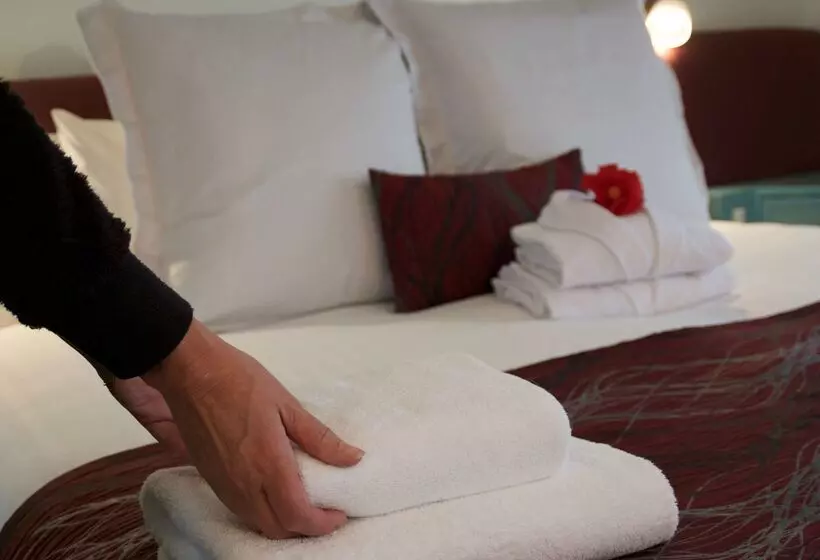 Surestay Hotel By Best Western The Clarence On Melville