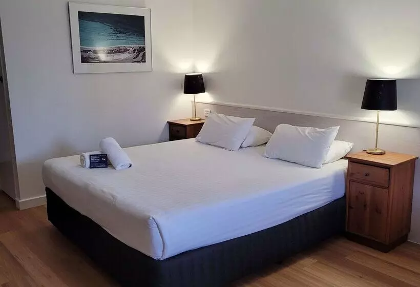 Surestay Hotel By Best Western The Clarence On Melville