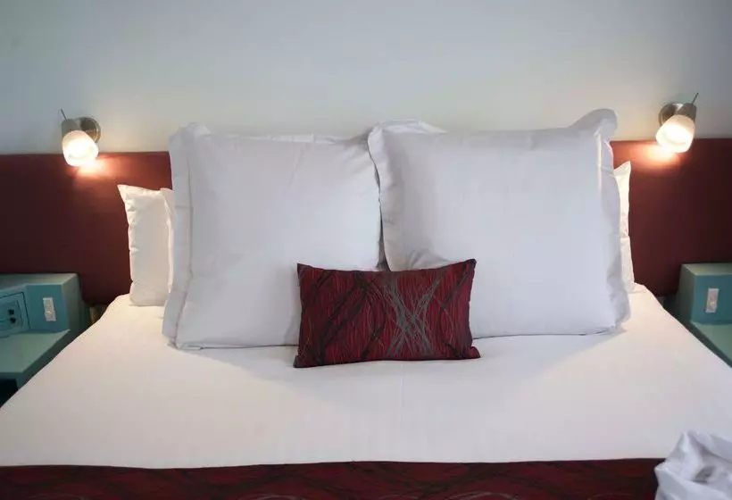 Surestay Hotel By Best Western The Clarence On Melville