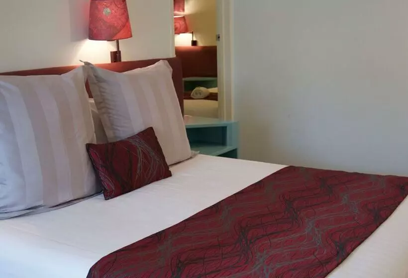 Surestay Hotel By Best Western The Clarence On Melville