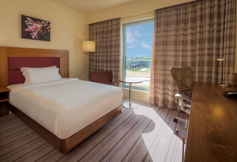 בית מלון כפרי Hilton Garden Inn Luton North, United Kingdom