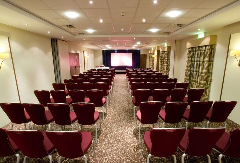 בית מלון כפרי Hilton Garden Inn Luton North, United Kingdom