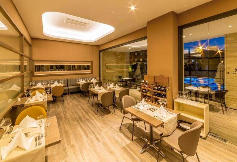 Hotel Julian Club