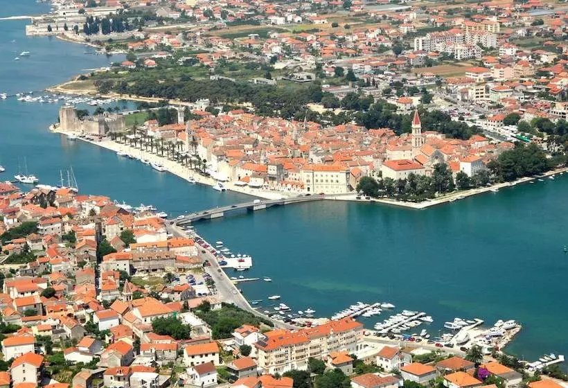 Hotel Trogir Palace