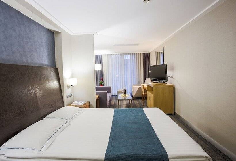 Housez Suites And Apartments Special Class