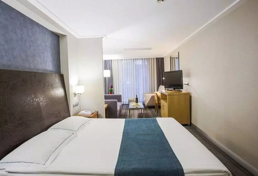 Housez Suites And Apartments Special Class