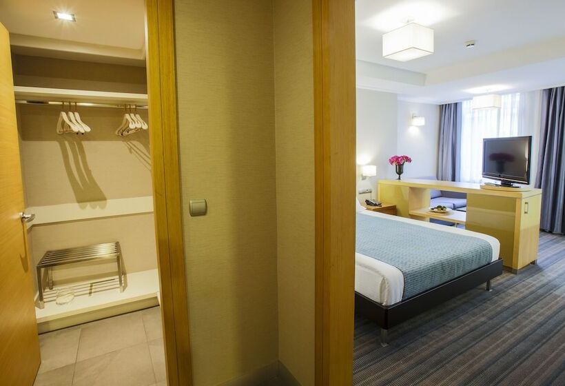 Housez Suites And Apartments Special Class