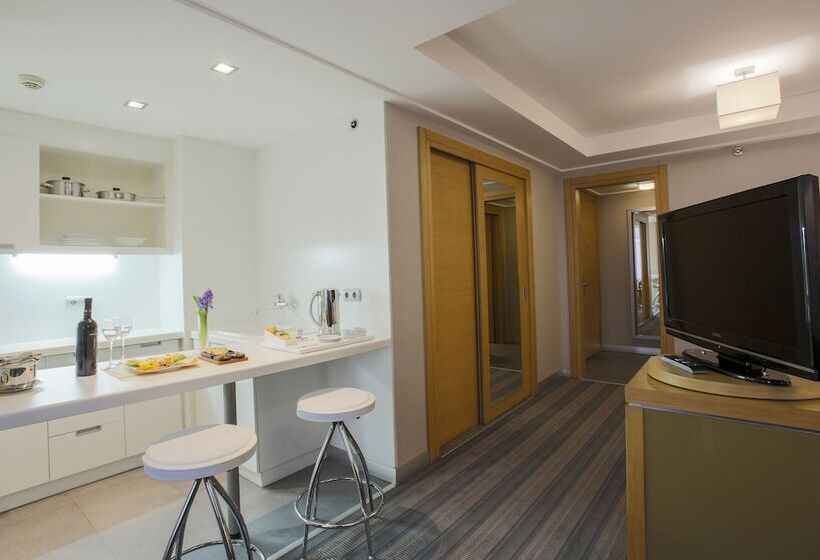 Housez Suites And Apartments Special Class