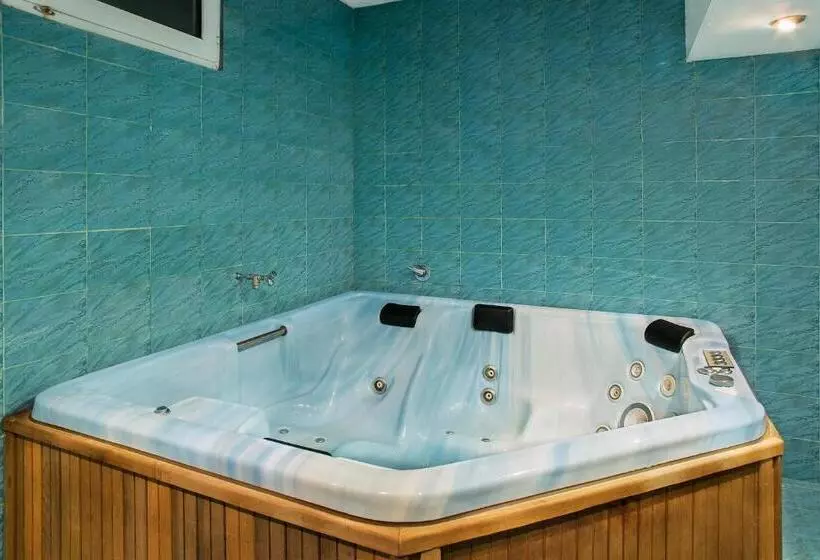 Victoria Hotel Borovets   Free Parking