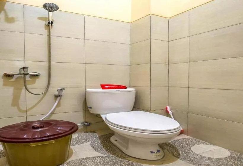 ホテル Reddoorz Syariah Near Kebon Rojo Park Blitar