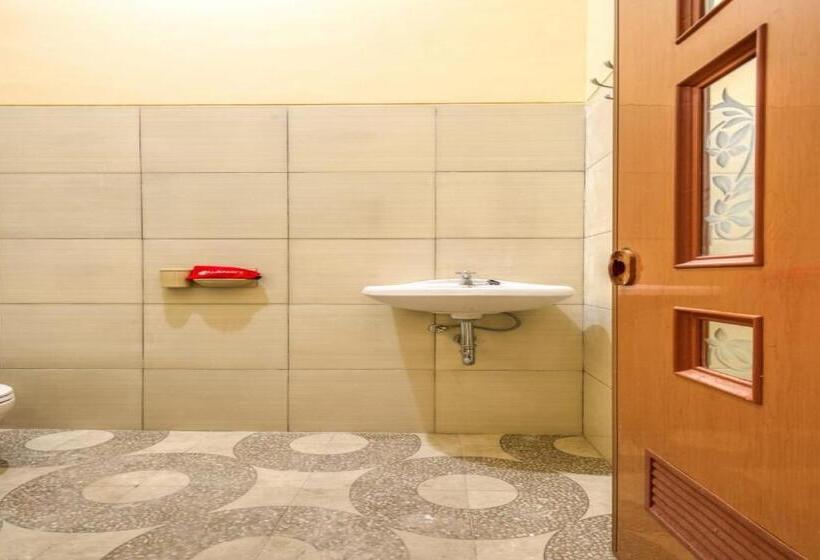 Hotel Reddoorz Syariah Near Kebon Rojo Park Blitar