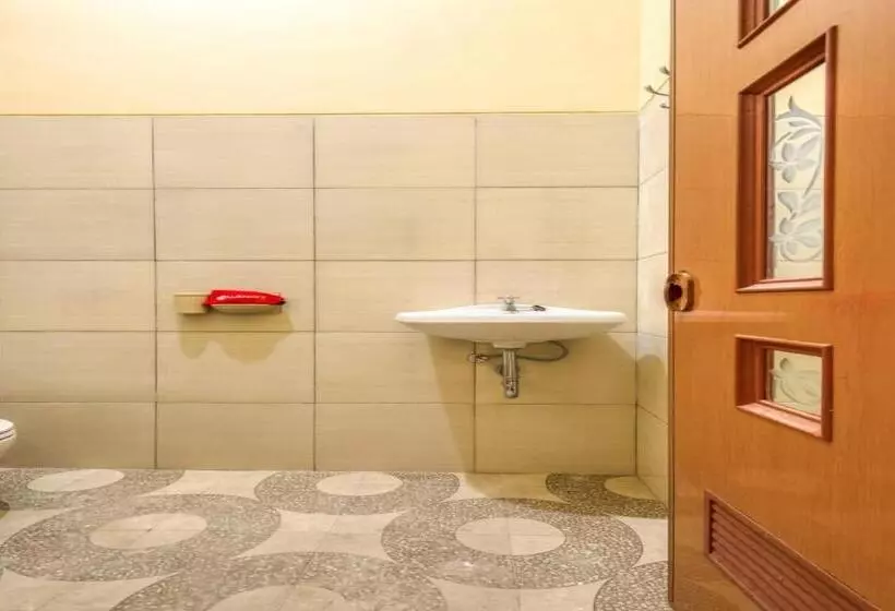 ホテル Reddoorz Syariah Near Kebon Rojo Park Blitar