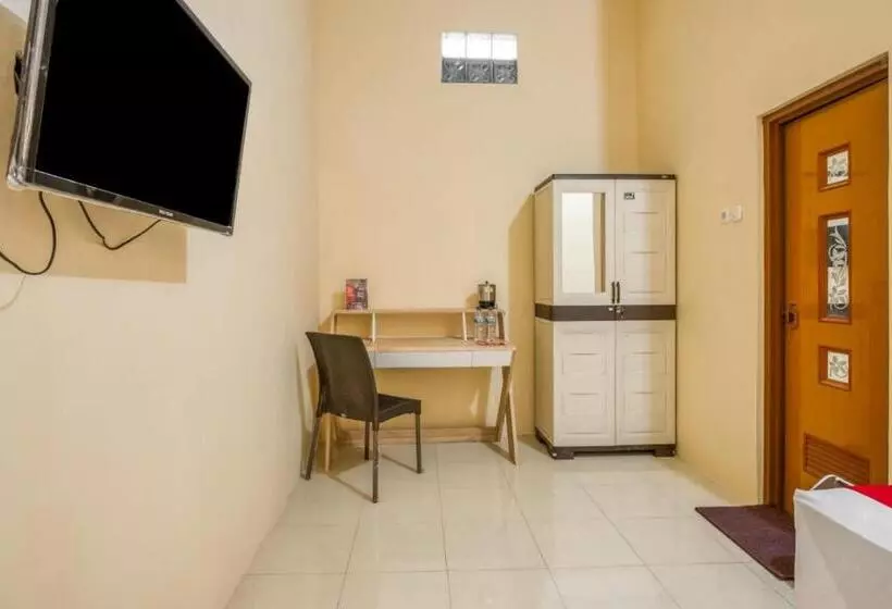 ホテル Reddoorz Syariah Near Kebon Rojo Park Blitar