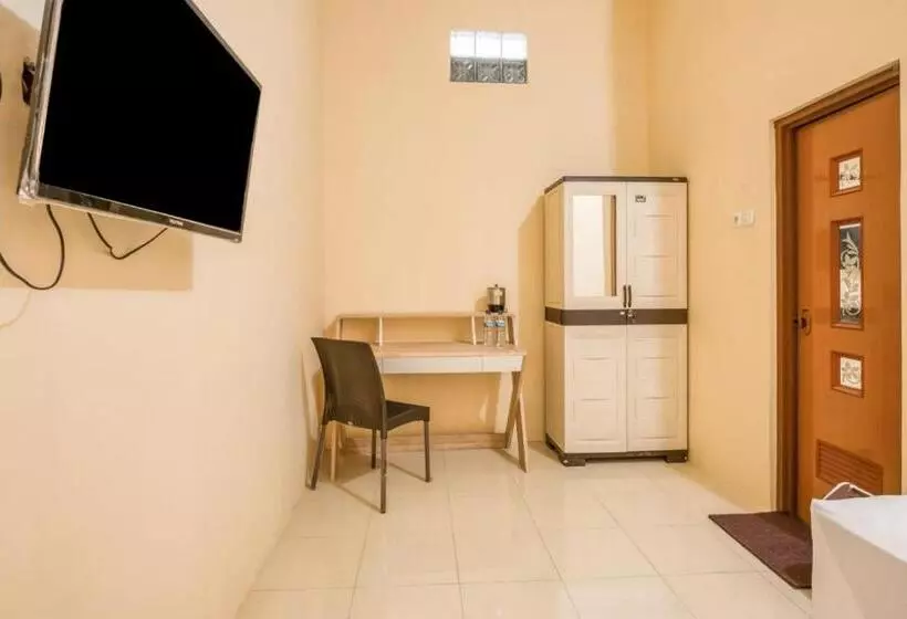 ホテル Reddoorz Syariah Near Kebon Rojo Park Blitar