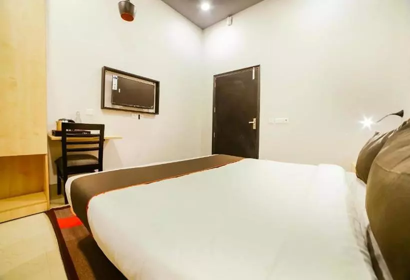 هتل Collection O 77038 Cozy Stayz