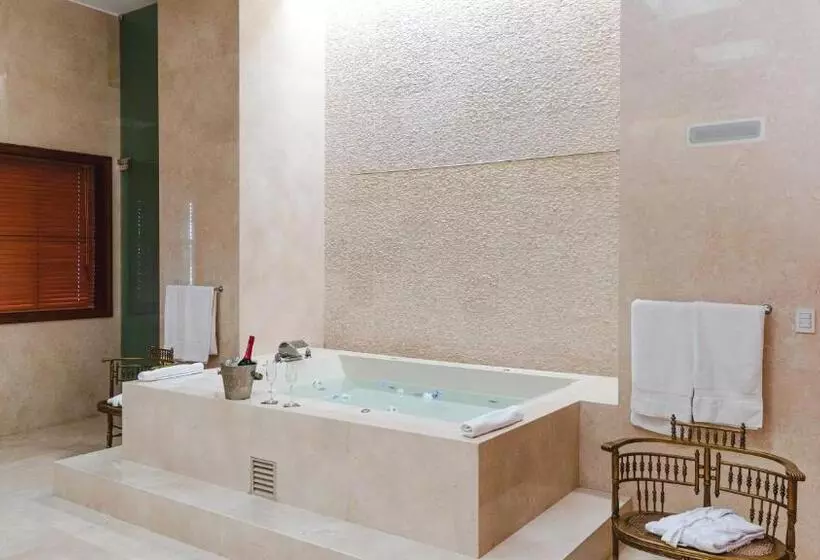 هتل & Hacienda La Caravedo