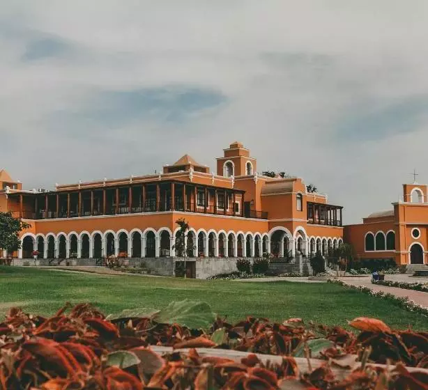 هتل & Hacienda La Caravedo