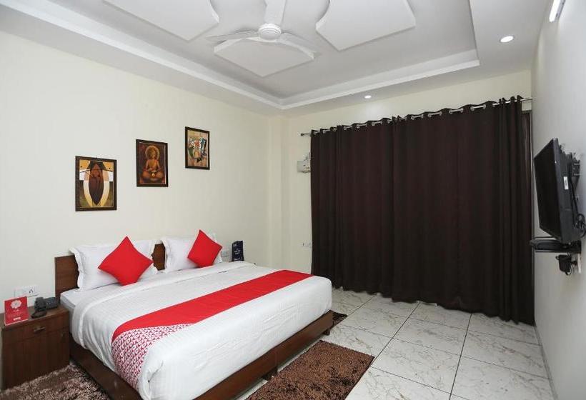 בית מלון כפרי Oyo 22509 The Spark Inn