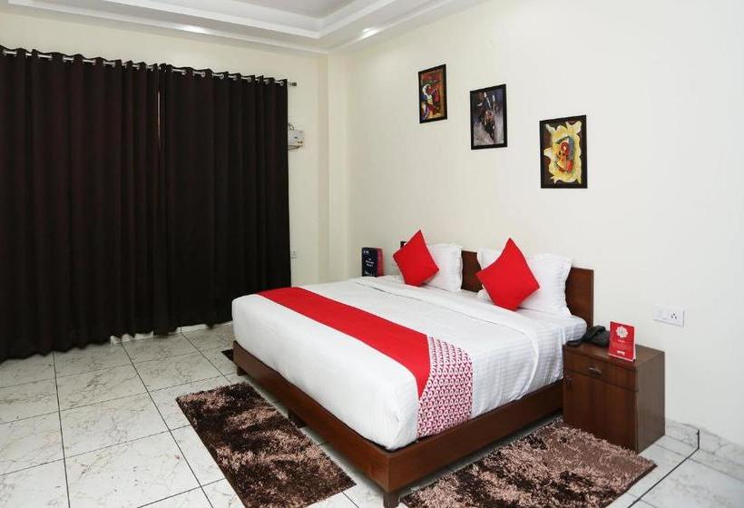 בית מלון כפרי Oyo 22509 The Spark Inn