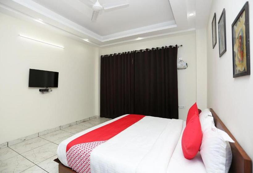 בית מלון כפרי Oyo 22509 The Spark Inn