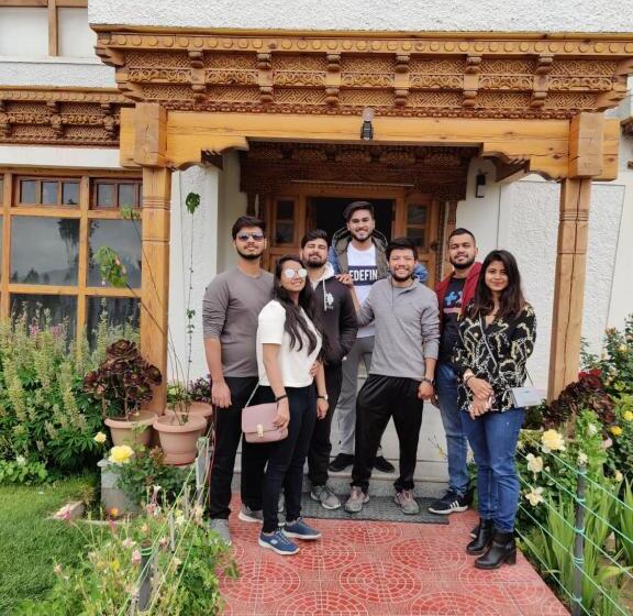 פנסיון Namra Villa