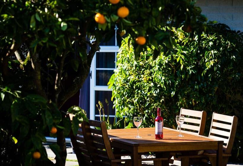 Asure Colonial Lodge Motel